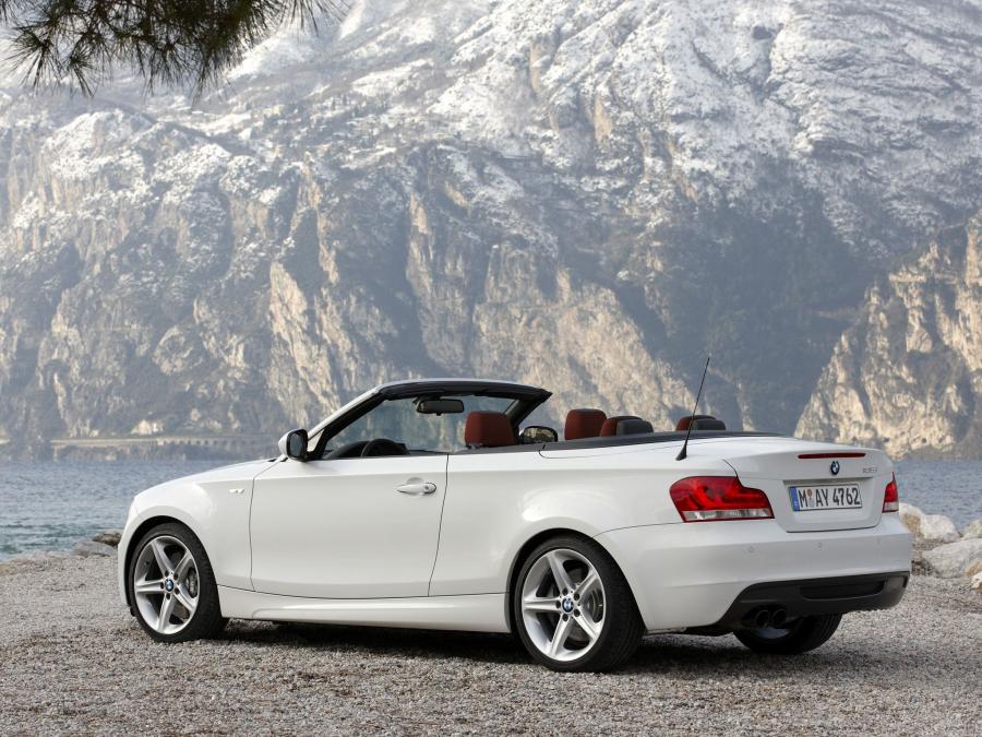  BMW 135i Convertible 2011 года  (фото 2 из 6)